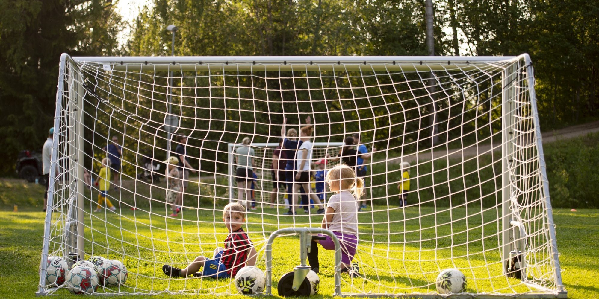 230614 Barn tränar fotboll i en fotbollsskola i regi av Kovlands IF den 14 June 2023 i Kovland.
Foto: Nils Jakobsson / BILDBYRÅN /