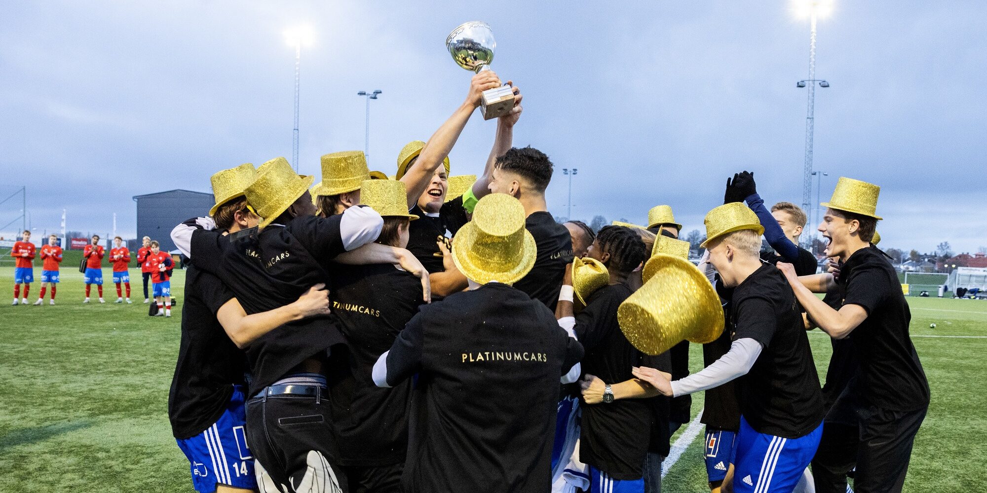 231111 IFK Norrköpings spelare jublar efter fotbollsmatchen i P19 Allsvenskan mellan IFK Norrköping och Helsingborg den 11 november 2023 i Norrköping. 
Foto: Magnus Andersson / BILDBYRÅN / COP 308 / DS0347